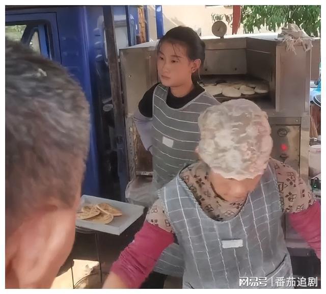扰直言讨厌故意提起伤心事的人害怕怼脸拍K8凯发·国际网站烤牌姑娘私生活受打(图9)