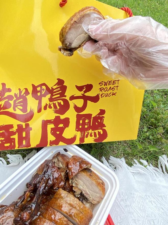 美食赵鸭子带来的三重味觉体验凯发k8国际五一乐山旅游必吃