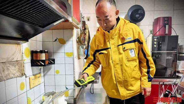 长沙人的团圆饭和热水澡有这群“蓝焰卫士”守护新春走基层(图1) 长沙人的团圆饭和热水澡有这群“蓝焰卫士”守护新春走基层(图1)